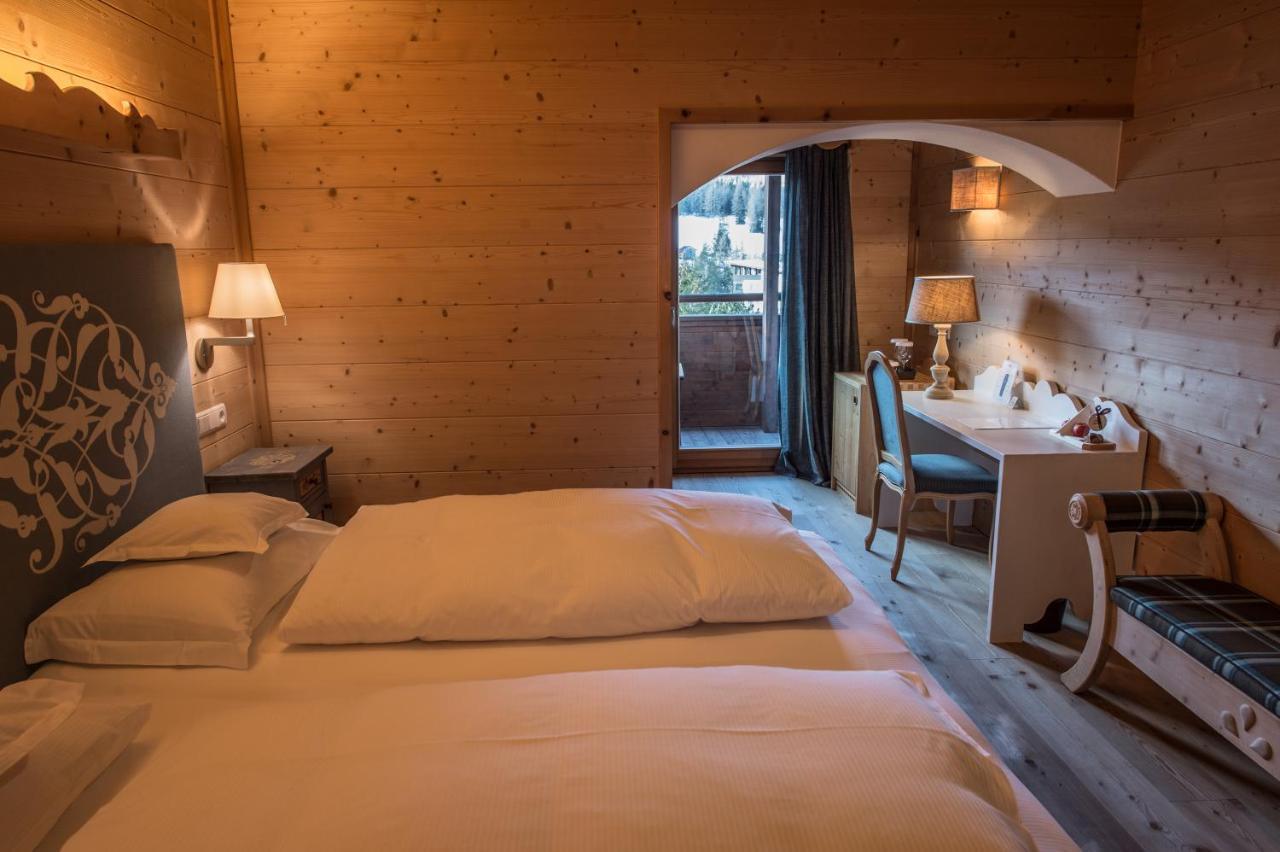 Hotel Ciasa Salares San Cassiano  Ngoại thất bức ảnh