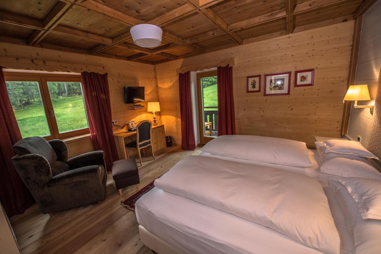 Hotel Ciasa Salares San Cassiano  Ngoại thất bức ảnh