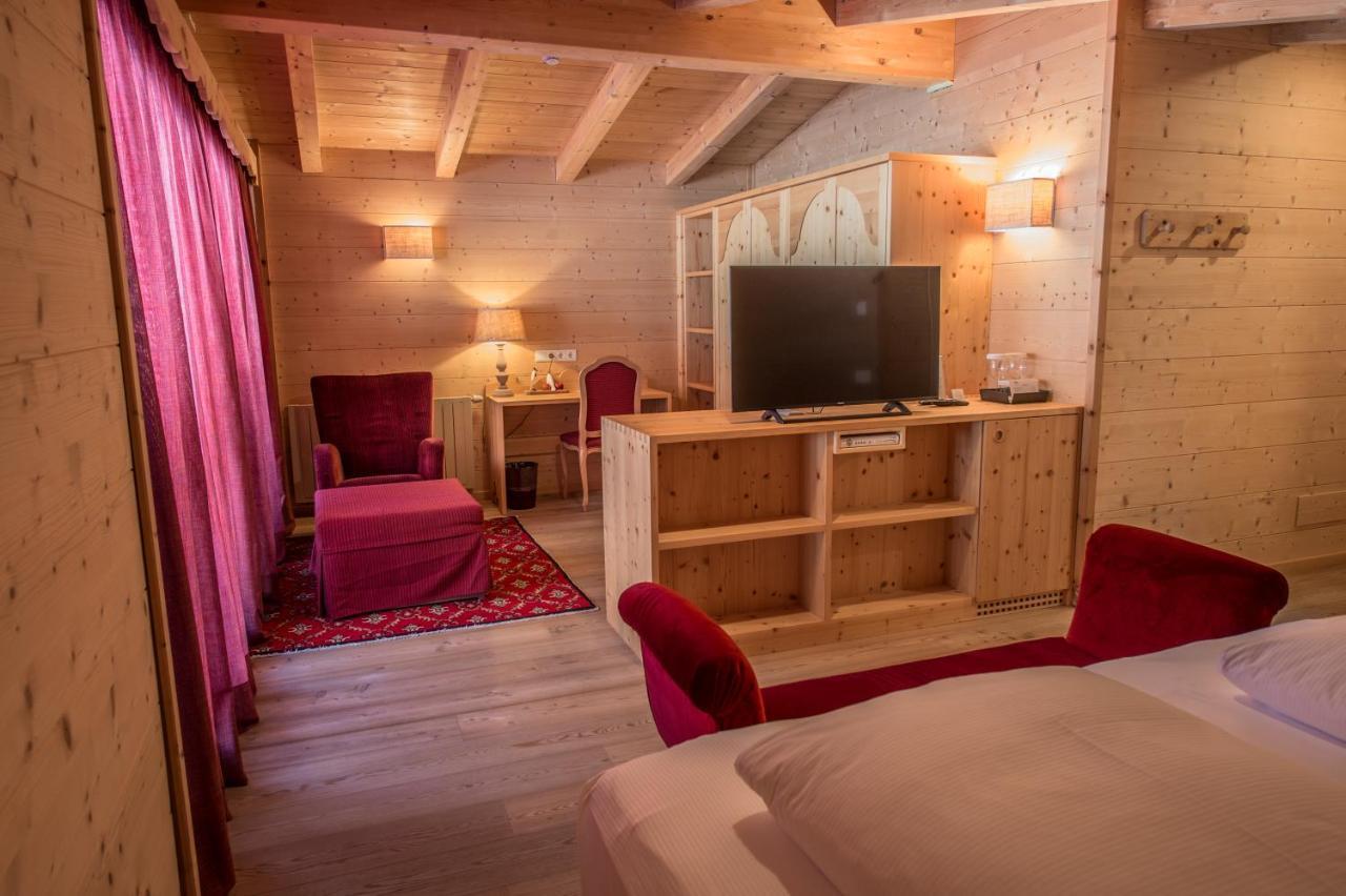 Hotel Ciasa Salares San Cassiano  Ngoại thất bức ảnh