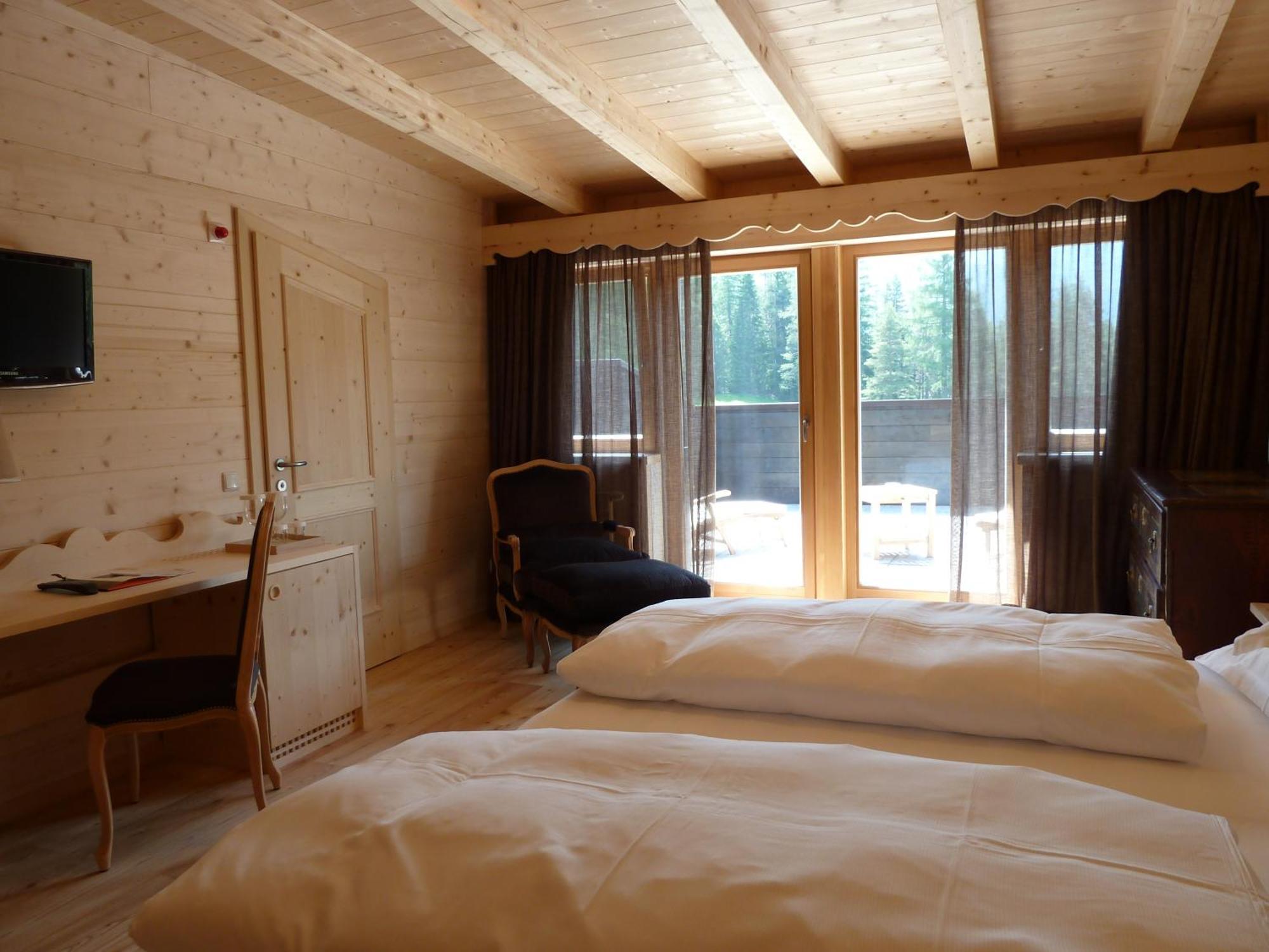 Hotel Ciasa Salares San Cassiano  Ngoại thất bức ảnh