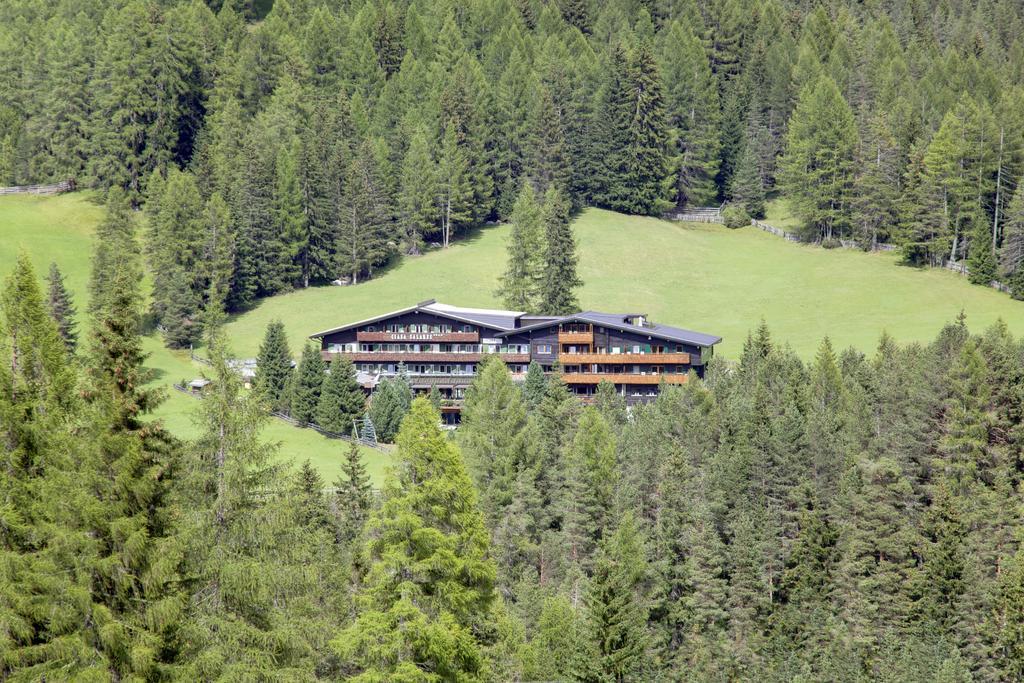 Hotel Ciasa Salares San Cassiano  Ngoại thất bức ảnh